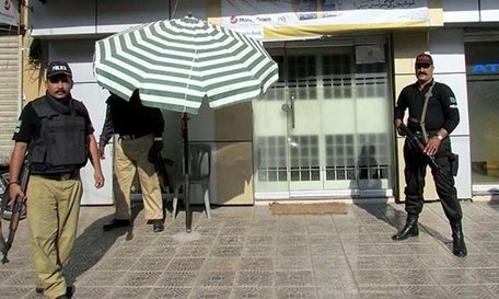 راولپنڈی : بینک سے 14 کروڑ روپے اور کئی کلوسونا لوٹ لیا گیا